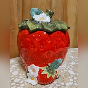 CornerRuby Ceramic Strawberry Cookie Jar Kitchen Decor Storage *READ DSC*